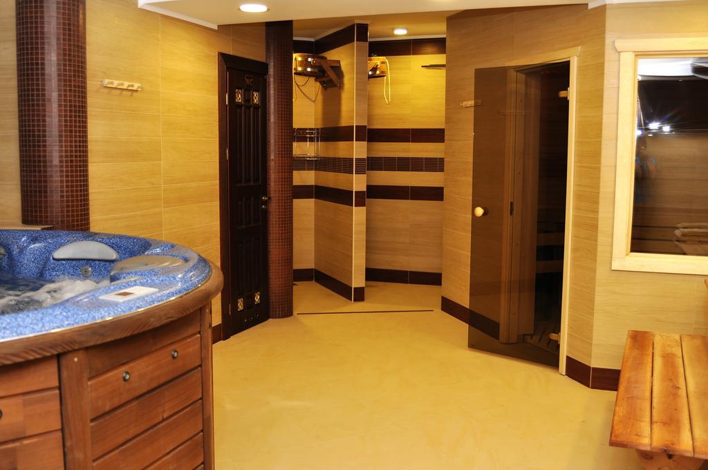 Status Hotel 3*
