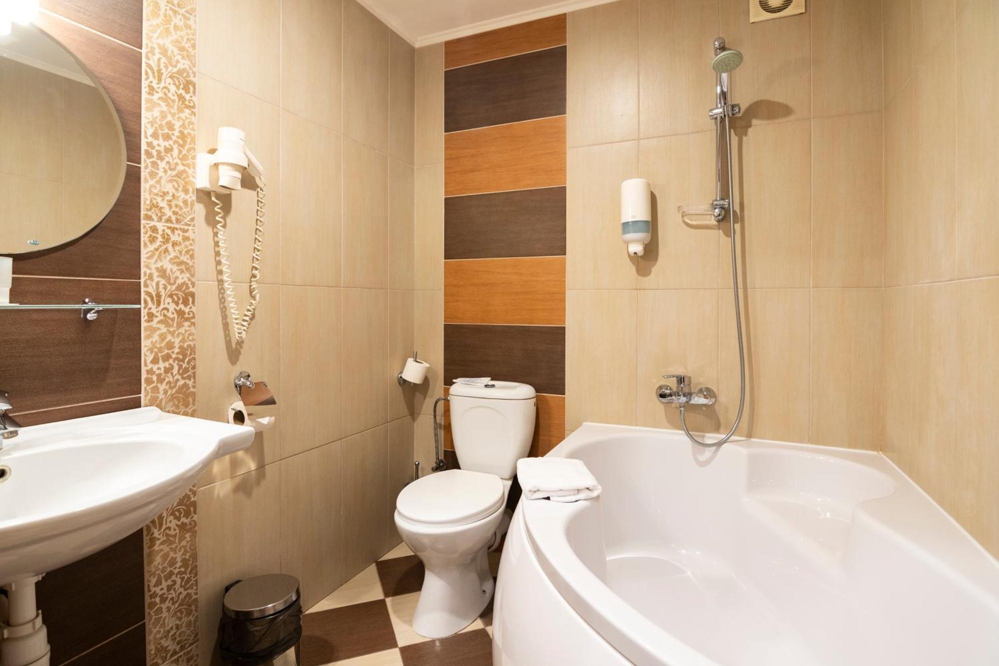 Status Hotel 3*