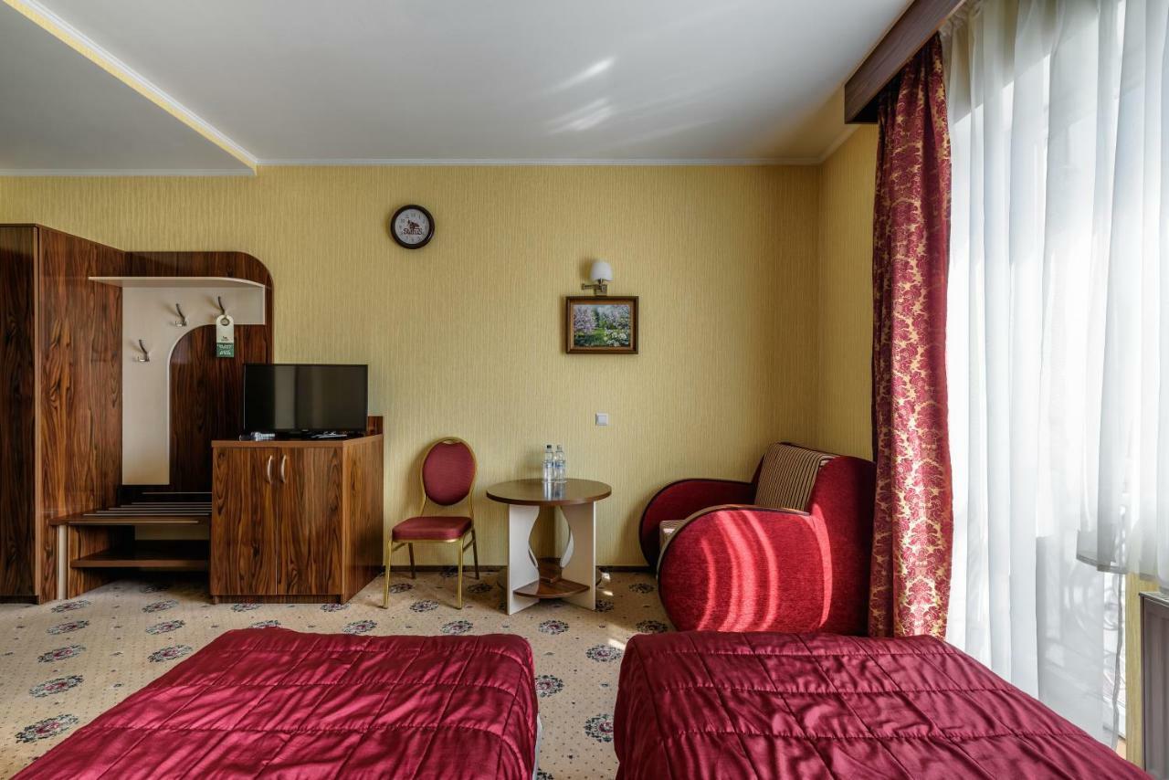 Hotel Status 3*