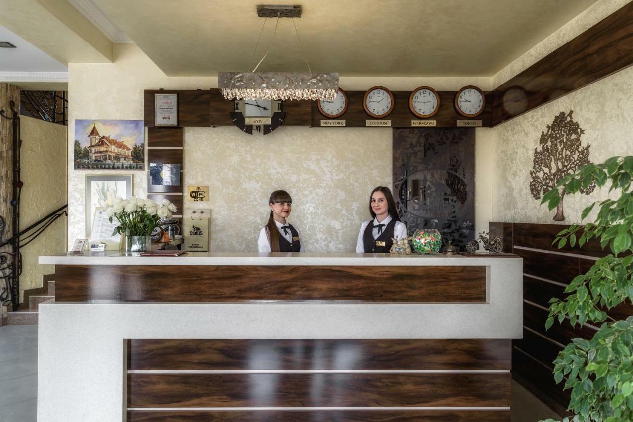 Status Hotel