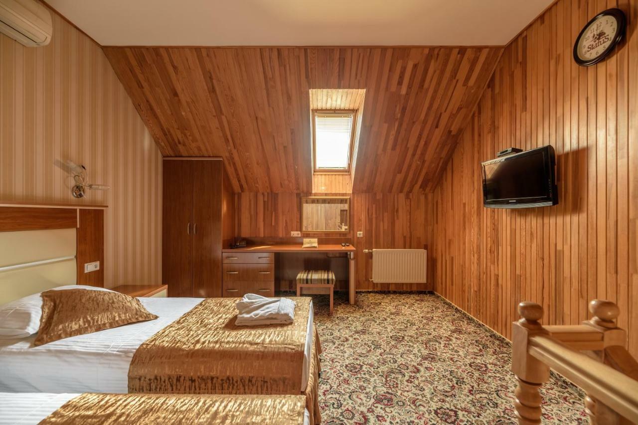 Status Hotel 3*